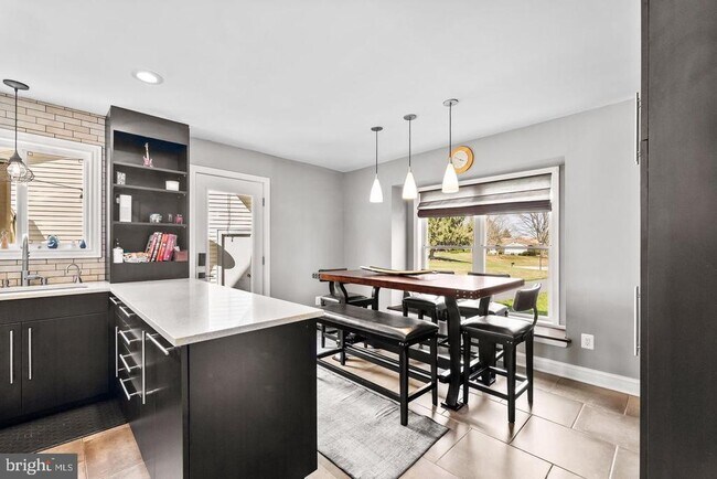 Building Photo - 6 Hounds Hollow Ct