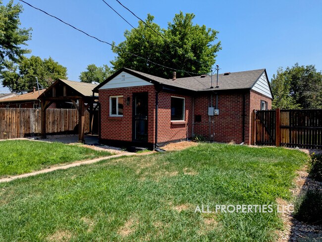 Building Photo - 3511 Newport St