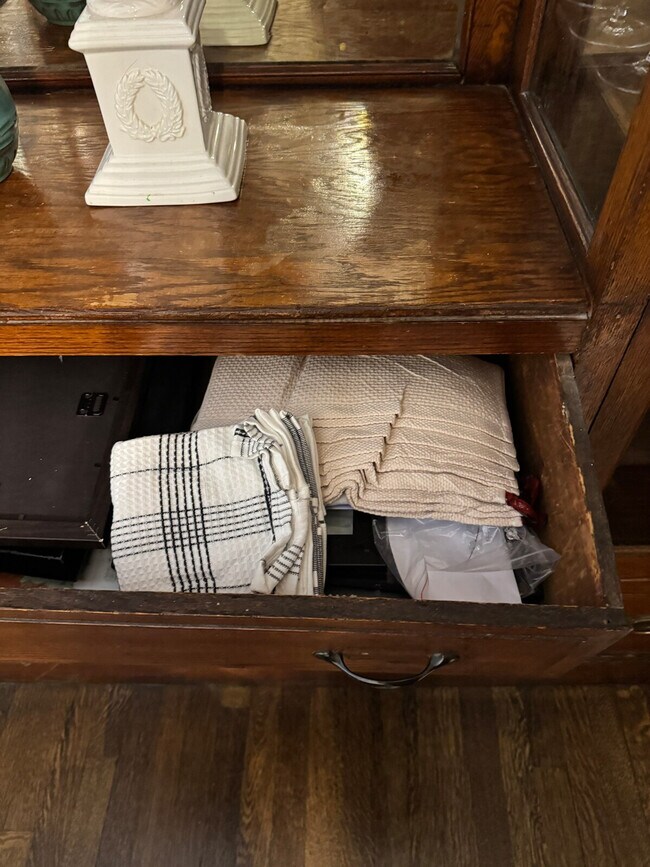 Building Photo - 1506 W Thome Ave