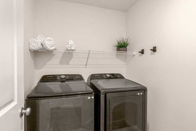 Building Photo - Modern 3 Bedroom, 2.5 Bathroom Townhome in South Cooper Mountain