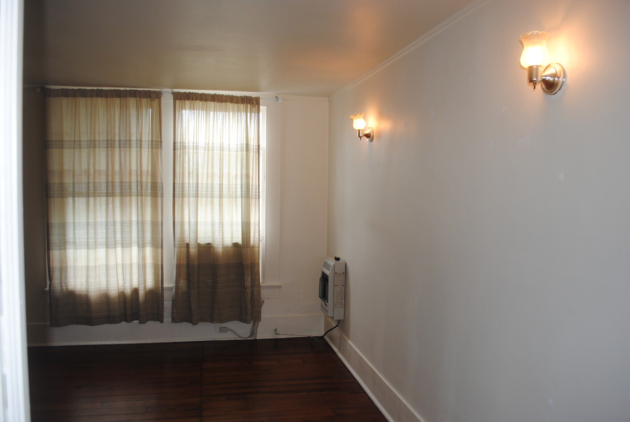 Building Photo - 1618 3rd St