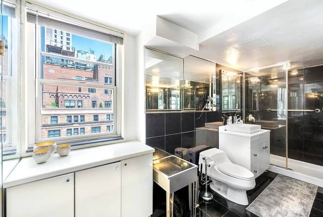Building Photo - 100 W 57th St