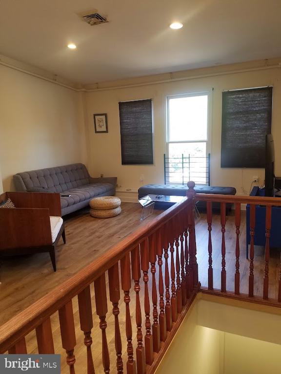 Building Photo - 319 Market St