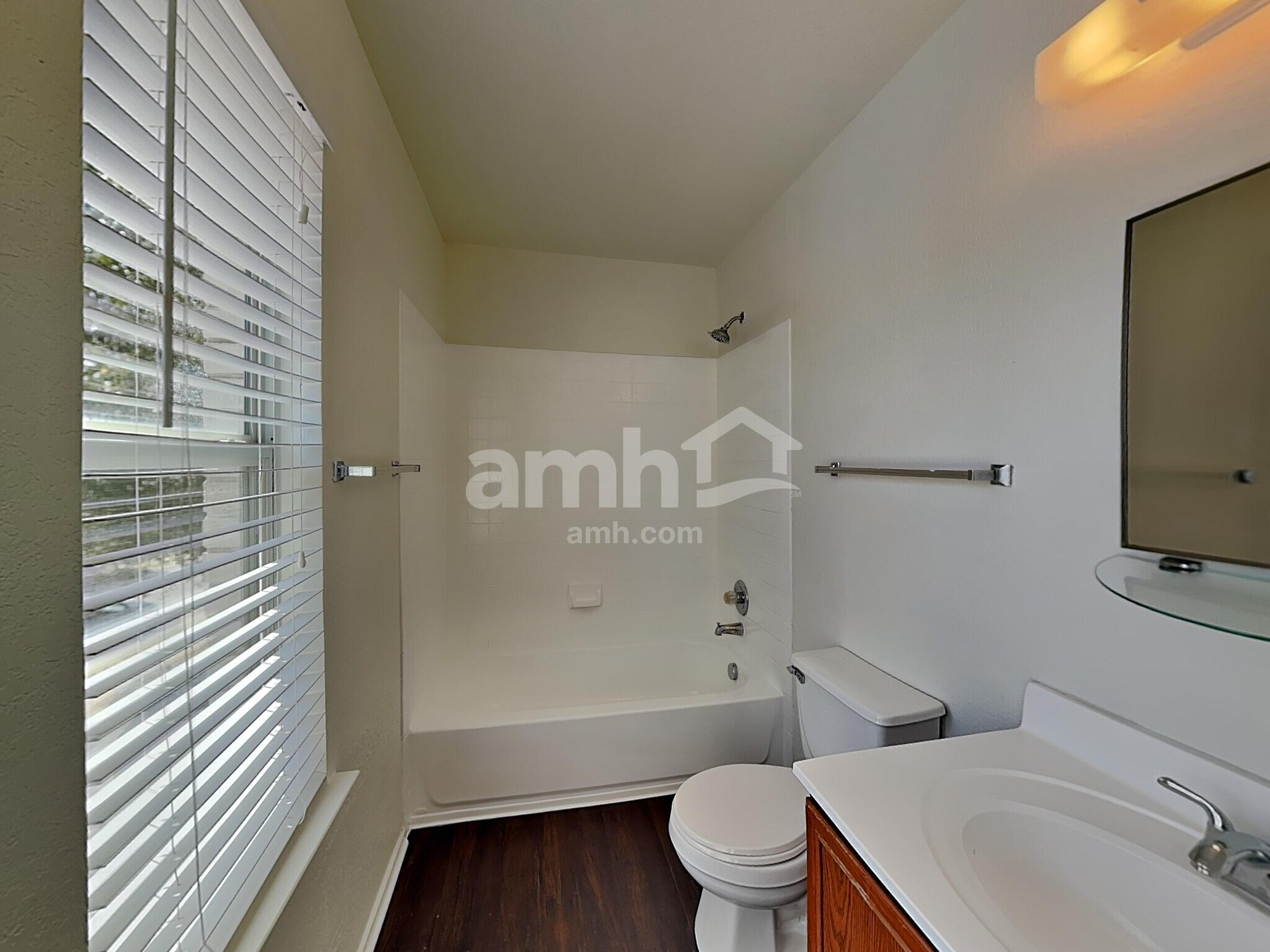 Building Photo - 10423 Manor Crk