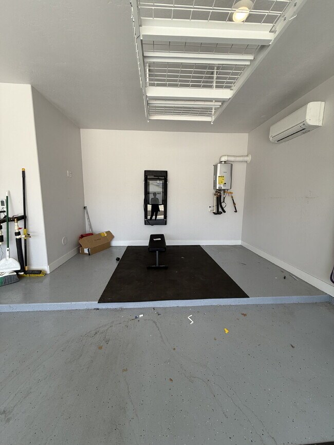 Building Photo - Modern retreat with room to grow. Everything you need in the heart of the Westside. Ready to move...