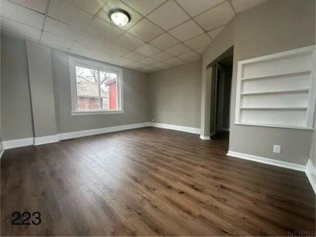 Building Photo - 227 Allen St