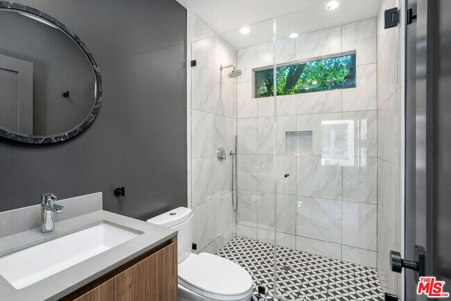 Building Photo - 321 Laurel Ave