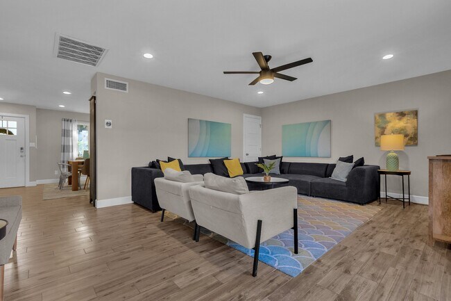 Building Photo - 6165 N Granite Reef Rd