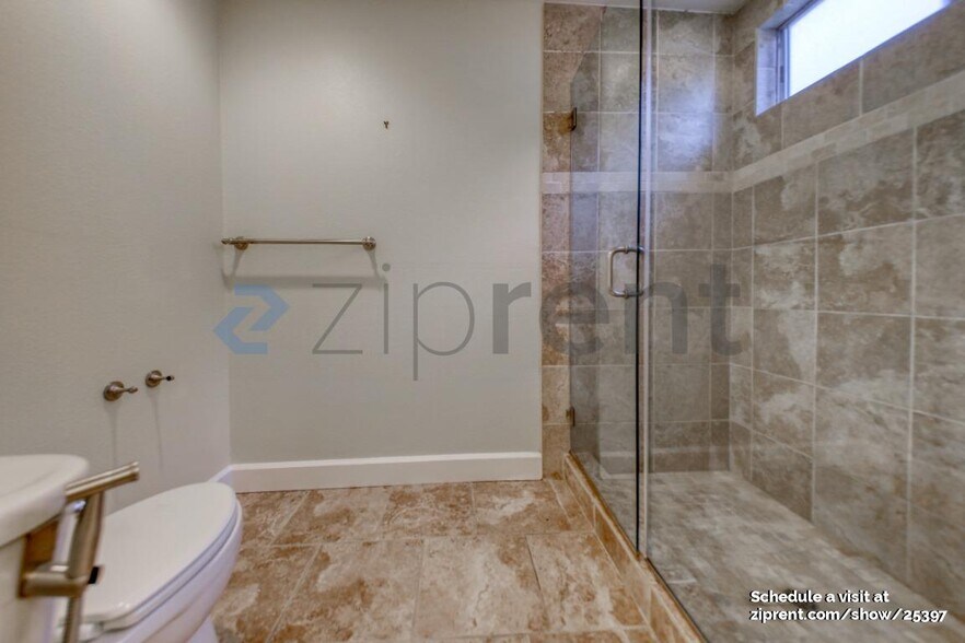 Building Photo - 2312 Ruhland Ave