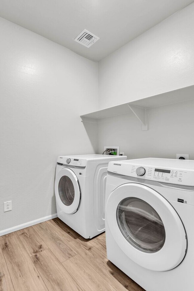 Building Photo - 17996 W Sand Hls Dr