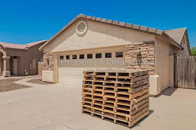 Building Photo - 30725 N Royal Oak Way