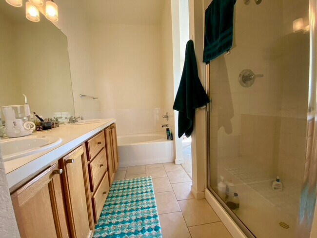 Building Photo - 111 Rowena Pl