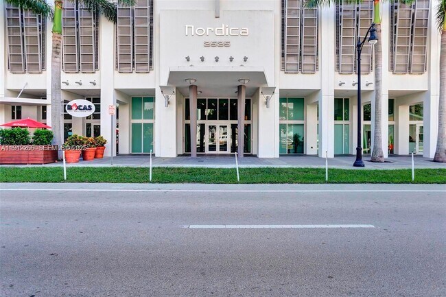 Building Photo - 2525 SW 3rd Ave