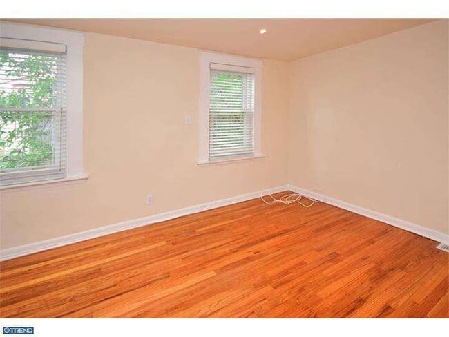 Building Photo - 1634 Waverly St