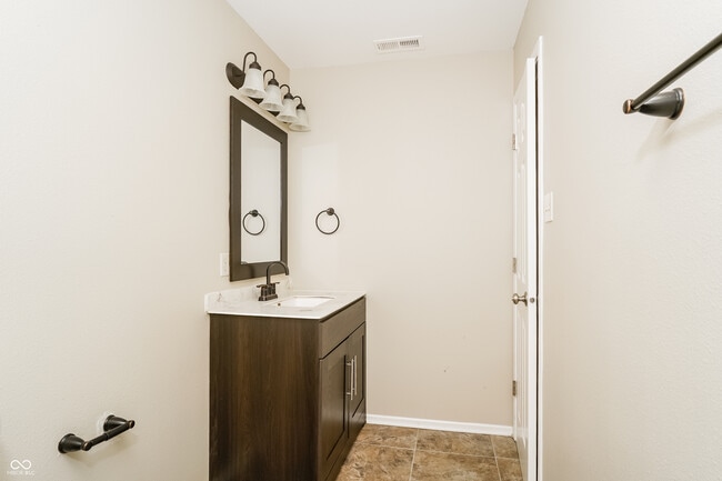 Building Photo - 622 Greenway St