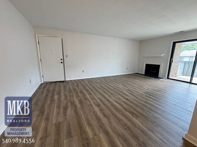 Building Photo - 2527 Gatehouse Ln