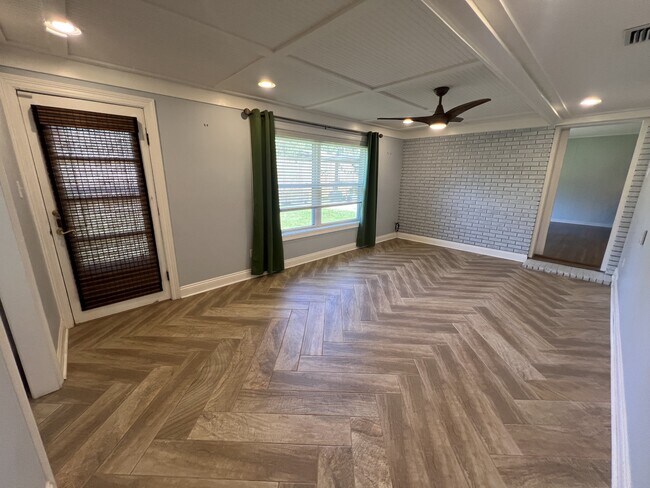 Building Photo - 129 Fernhill Ave