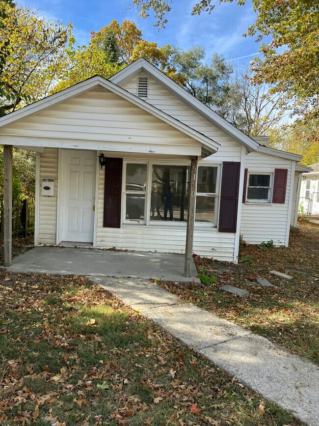 Primary Photo - 5120 S Harrison St