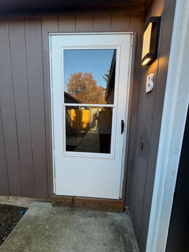 Building Photo - MIN912