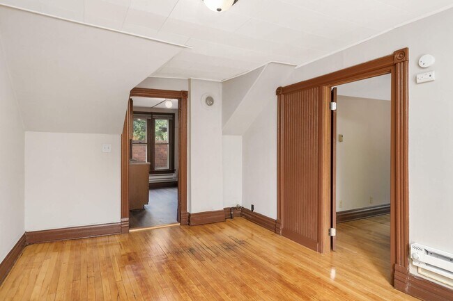 Building Photo - 375 Erie St