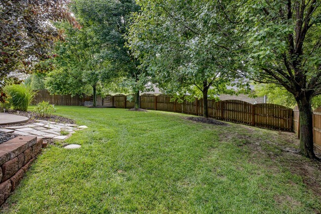 Building Photo - Must See West Omaha 5 Bedroom!!