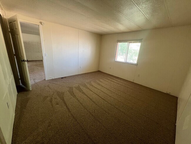 Building Photo - Low Traffic Street-Small Pet Family Member...