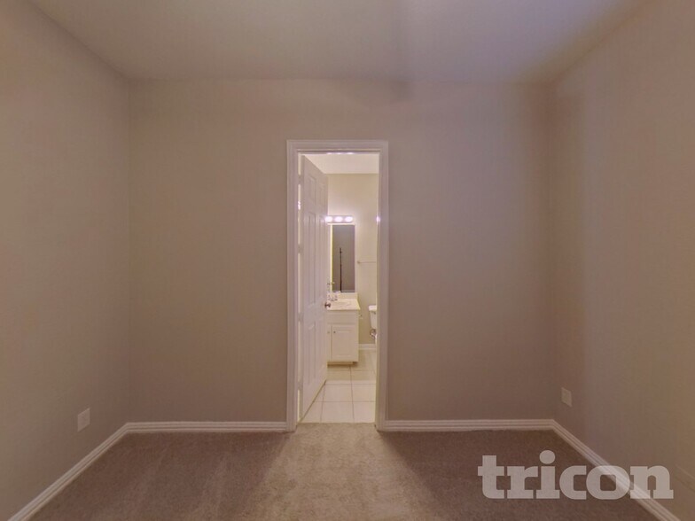 Building Photo - 1980 Creekside Dr