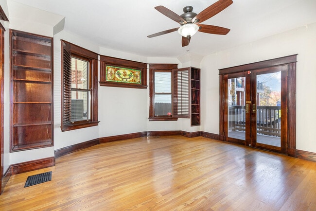 Building Photo - 1030 Vine St