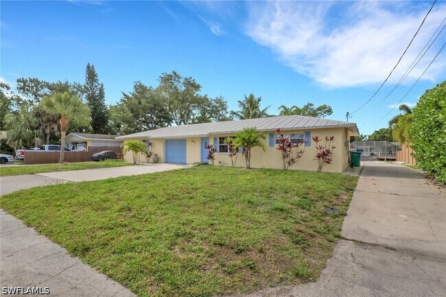 Building Photo - 2772 Riverview Dr