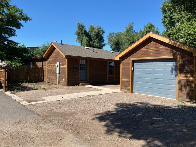 Building Photo - Updated Old Town 3 Bed 2 Bath Home w/ fenced yard and 1 car garage