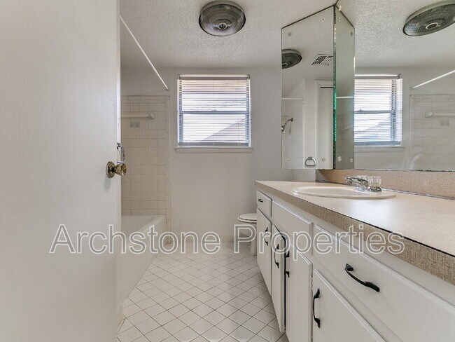 Building Photo - 4508 NW 26th St