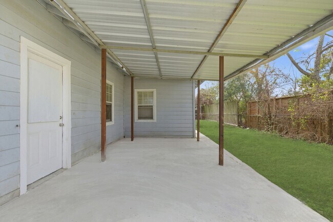 Building Photo - 2411 Leffingwell St