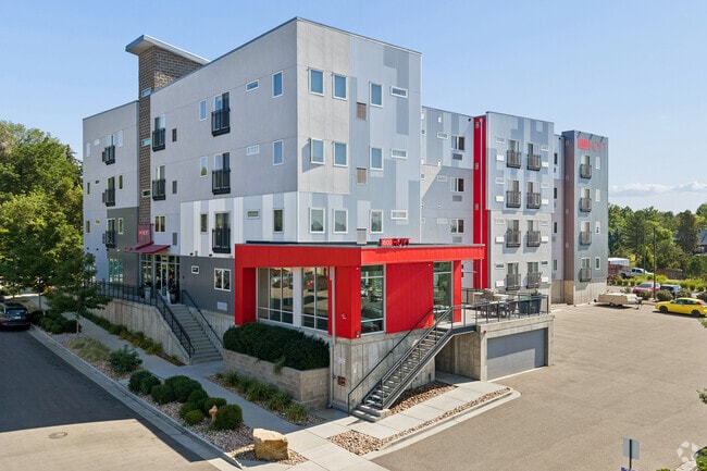 Building Photo - 1600 Hoyt