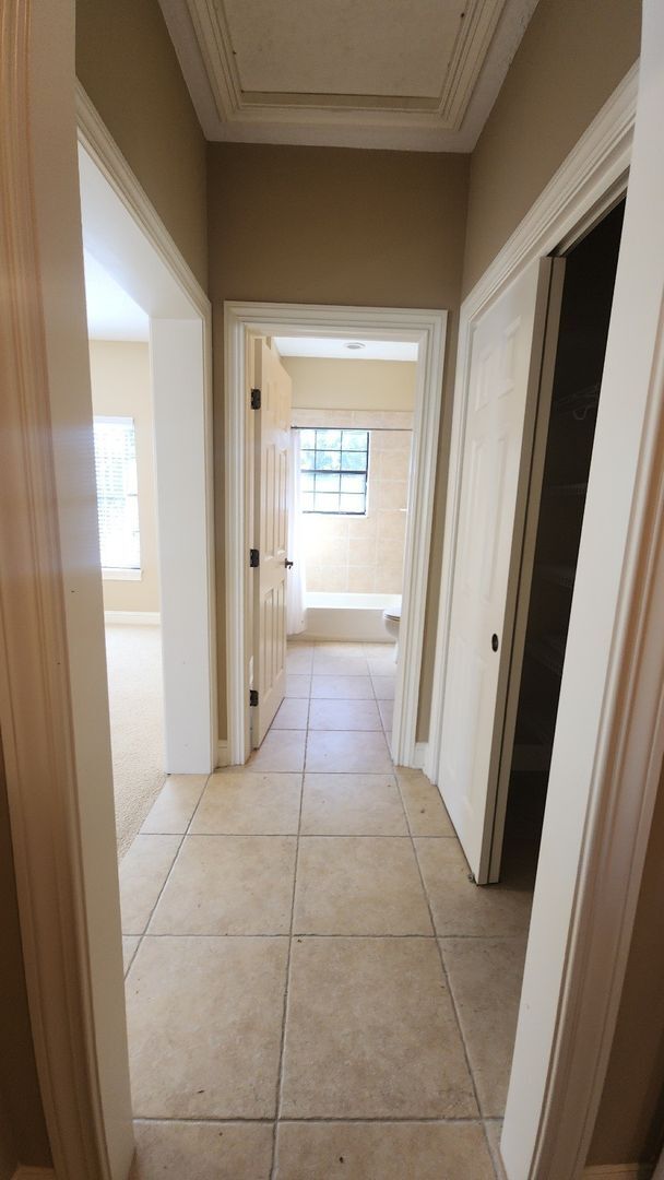 Building Photo - Huge 3 Bed 2.5 bath Home in Palencia- Main Bedroom downstairs plus Upstairs Efficiency