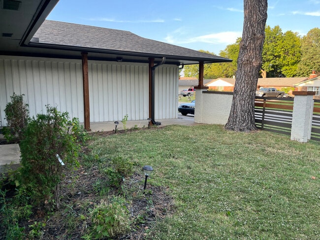 Building Photo - 5024 S 85th East Ave