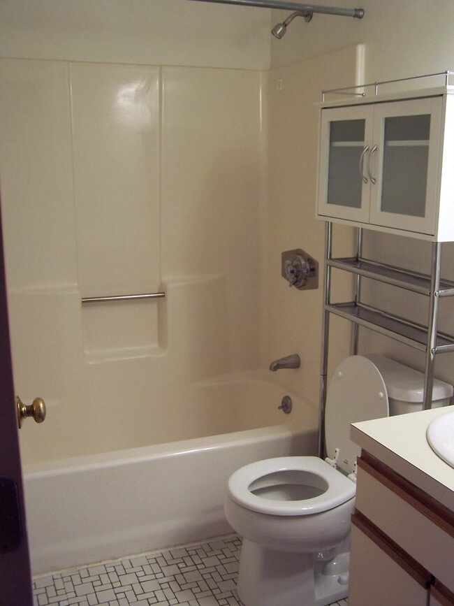 Building Photo - 14 John Eliot Square 4F