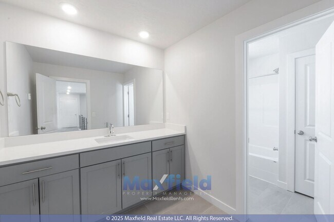 Building Photo - Modern EV Friendly Upgraded 5 BD 4 BA 3 GA...