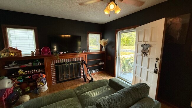 Primary Photo - 3219 SW 8th Ave