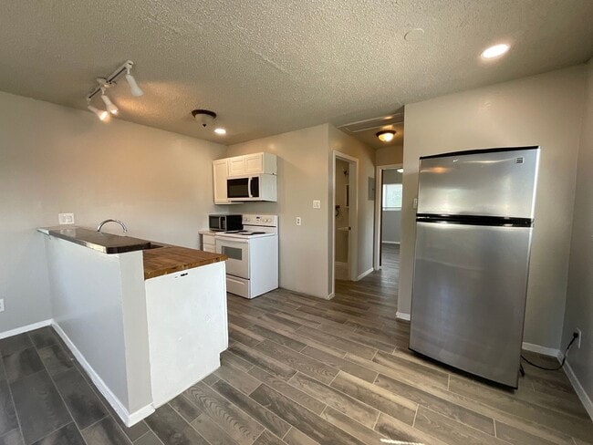 Building Photo - 2319 Observation Dr