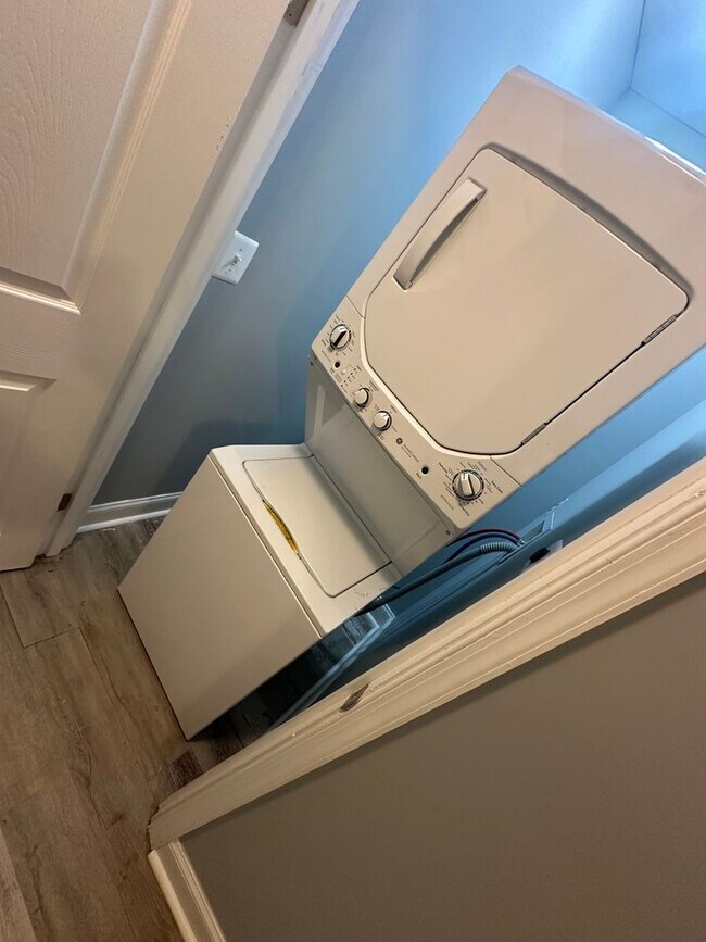 Building Photo - 2bdr 1 ba east Baltimore