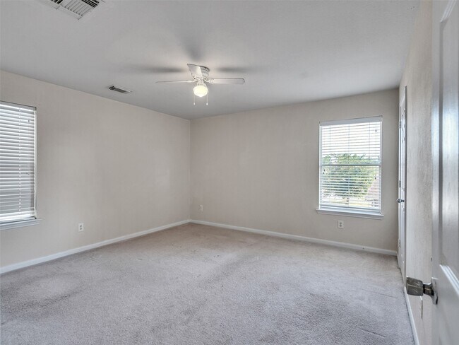 Building Photo - 29650 Legends Green Dr