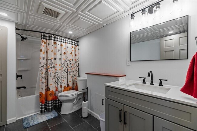 Building Photo - 12 Philips St