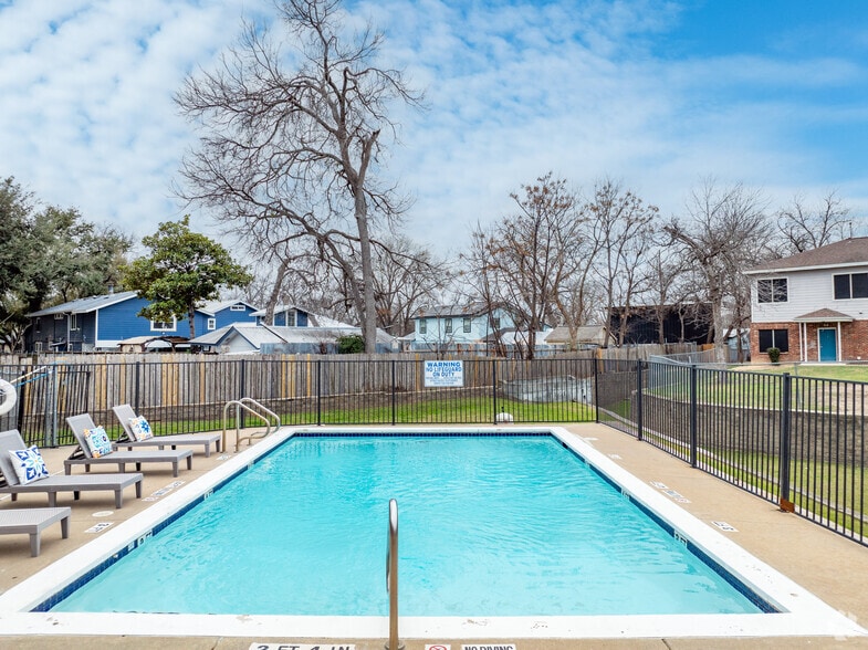 Pool - Springdale Estates Apartments