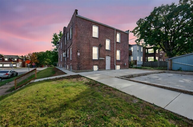 Building Photo - 5803 S Kings Highway Blvd