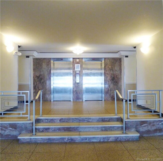 Building Photo - 71 Strawberry Hill Ave