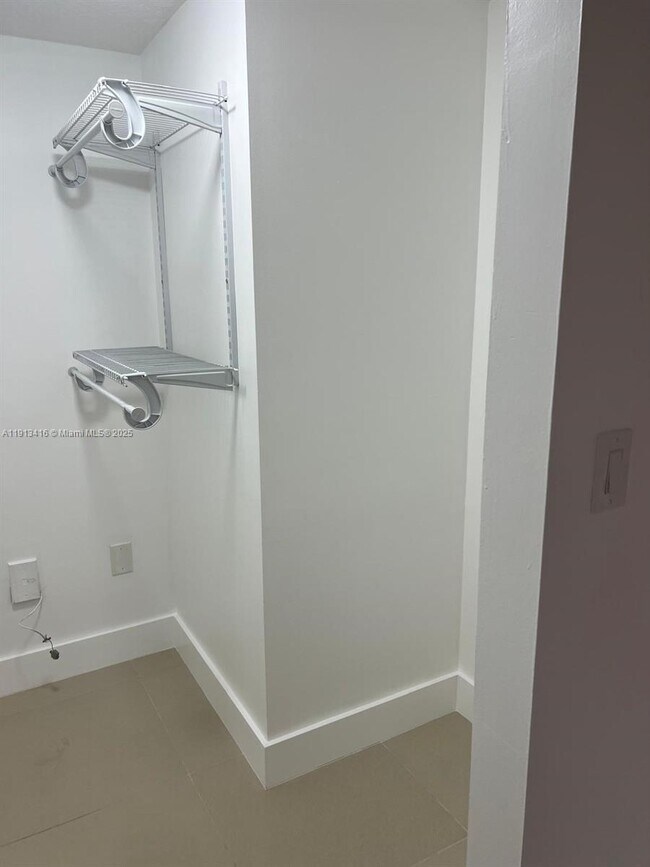 Building Photo - 2630 SW 28th St