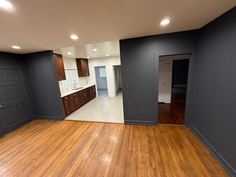 Building Photo - 1493 W 47th St