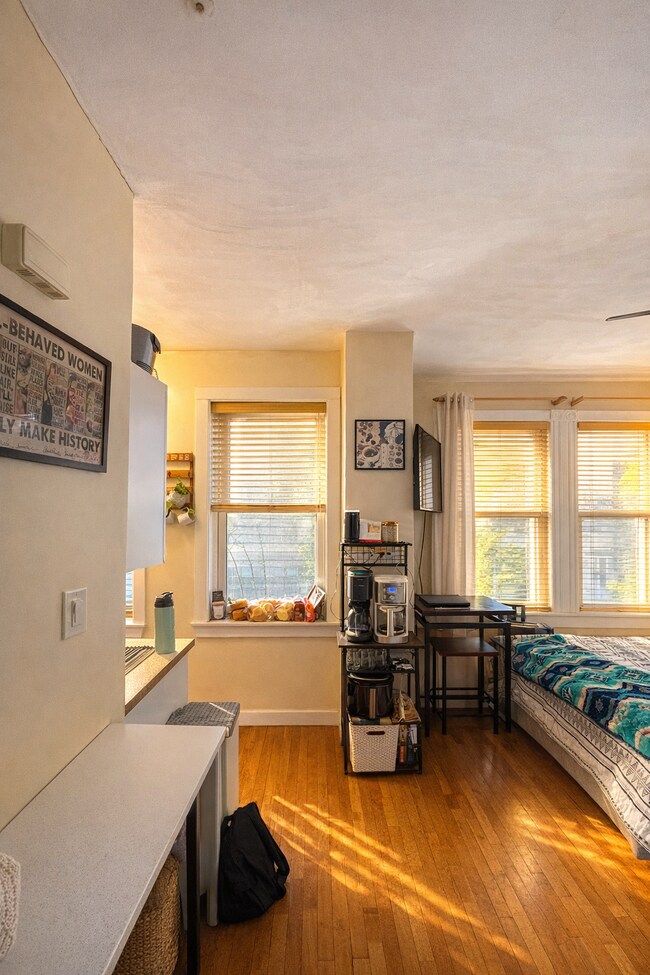 Building Photo - 108 Myrtle St