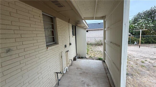 Building Photo - 12 E Schunior St