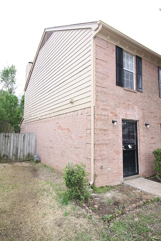 Building Photo - 8349 Honey Dew Cove